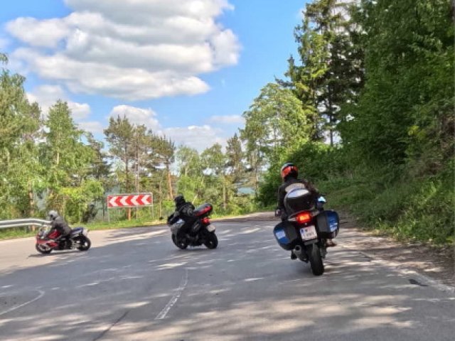 Ausfahrt zum Mohnwirt